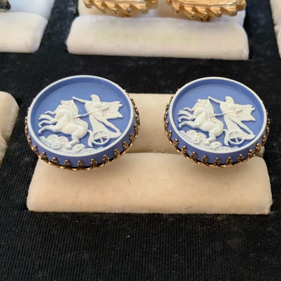 Vintage Cameo Trojan Warrior Chariot Cuff Links - Picture 2 of 4
